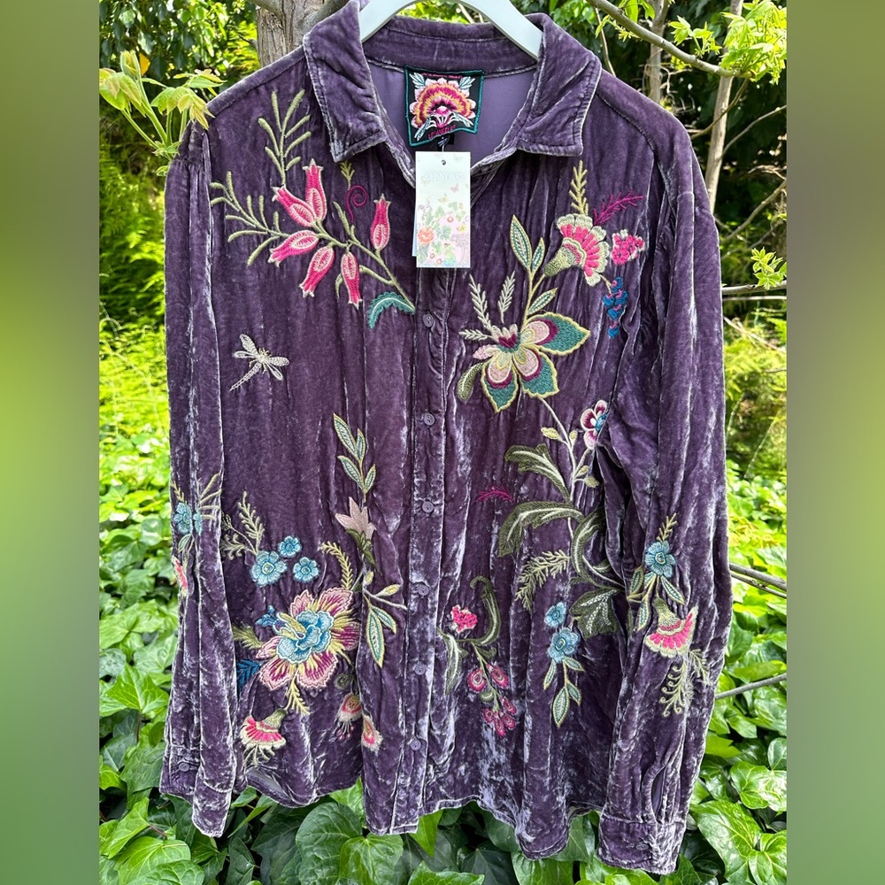 🪻💐💜Johnny Was Dusty Purple Floral Velvety Embroidered Top Rare Find Gorgeous